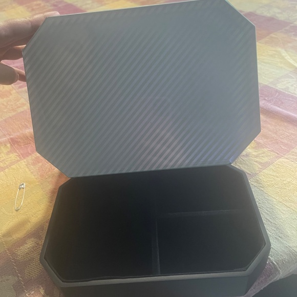 Glass jewelry box - Picture 3 of 3